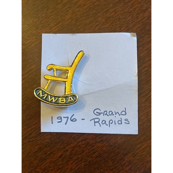 Vintage 1976 Lapel Hat Pin Pinback MWBA Bowling Pin Lansing Michigan Capital EUC - Picture 1 of 3